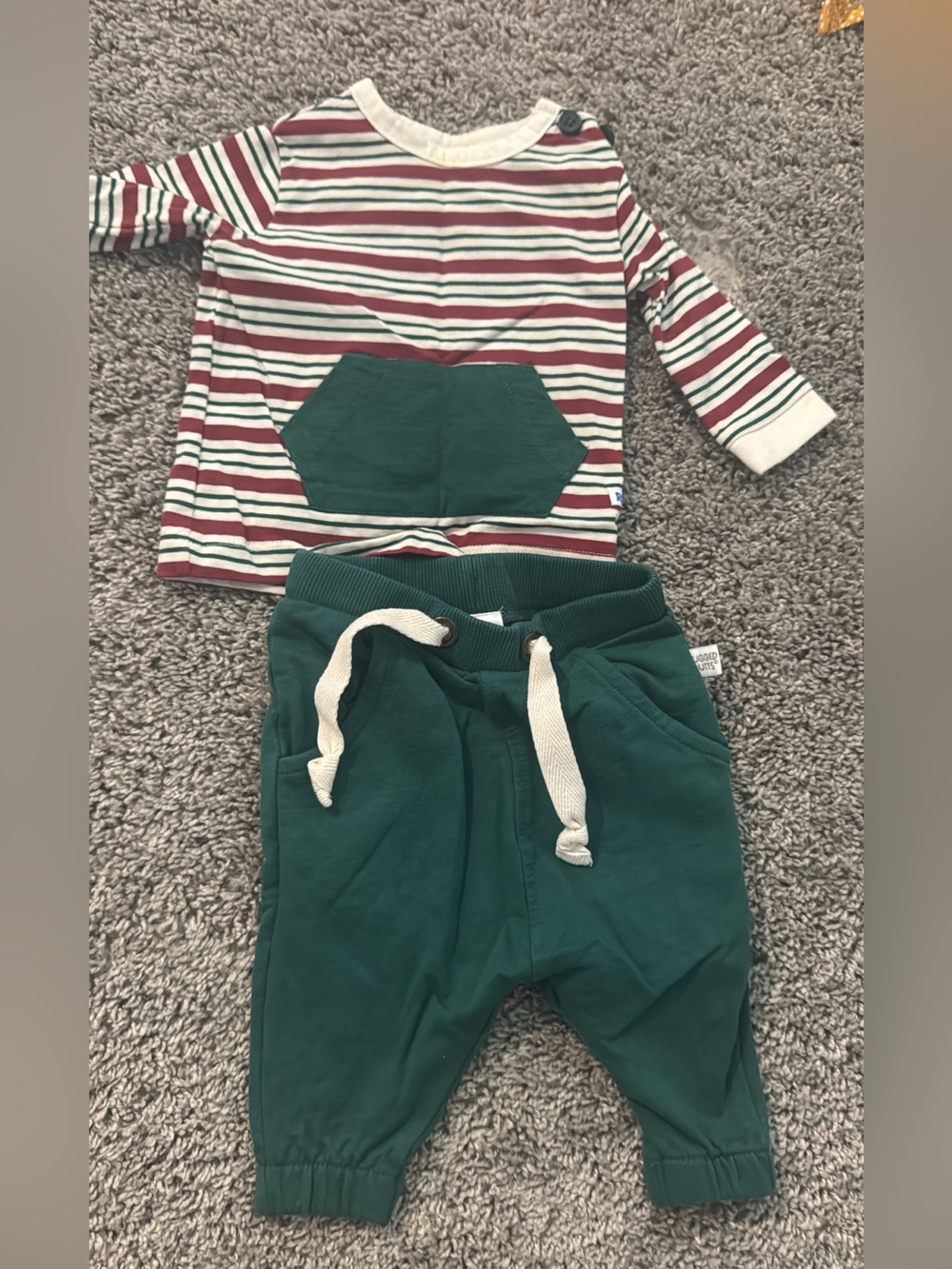 Rugged butts Red & Cream Top with Forest Green Pocket + Matching Green Joggers